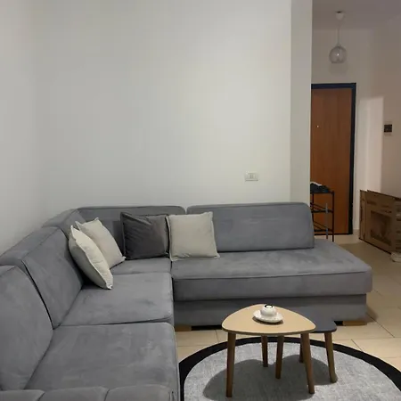 Center * טיראנה