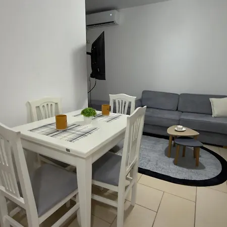 דירה Center